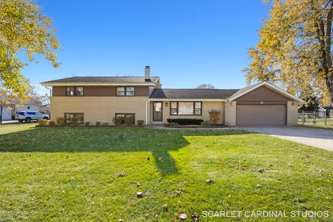 Photo of 13 W Monterey Avenue, Schaumburg, IL 60193 (MLS # 12525863)