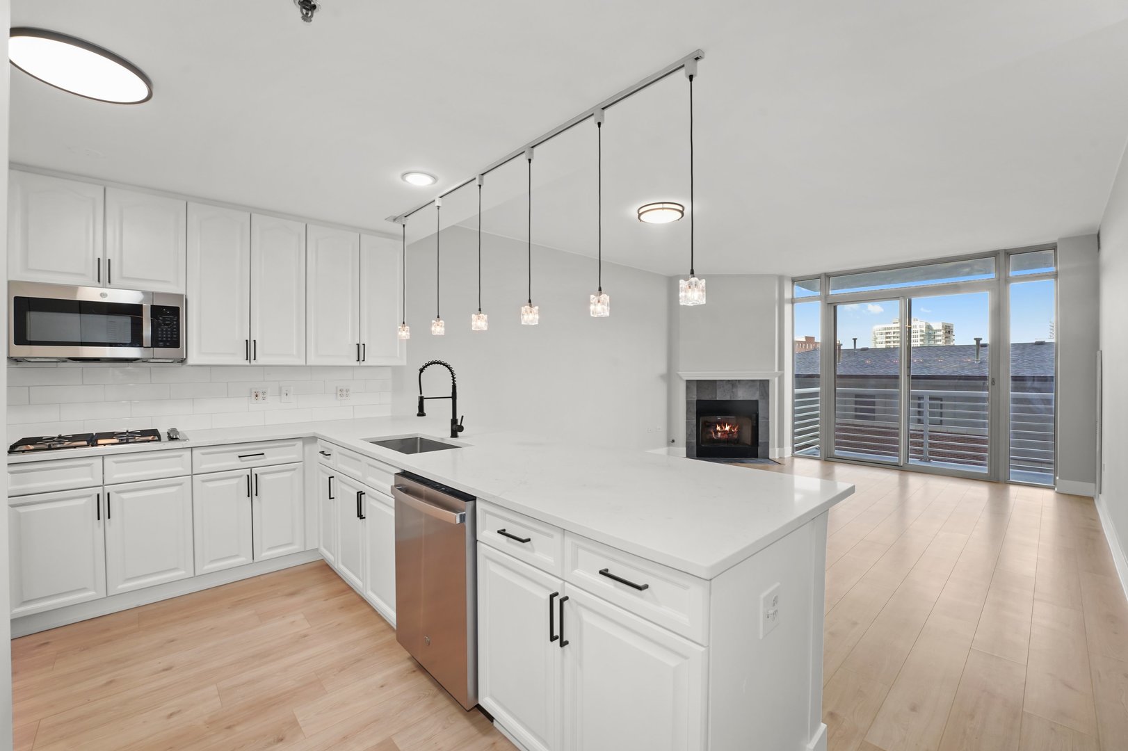 1515 S Prairie Avenue 516