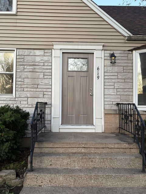 Tiny photo for 619 N Edgewood Avenue, Lombard, IL 60148 (MLS # 12622655)