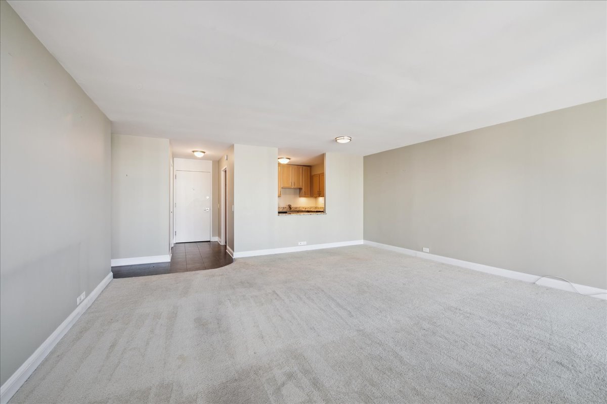 Chicago, Illinois 60610, United States, 1 Bedroom Bedrooms, ,1 BathroomBathrooms,Residential,Active,215988