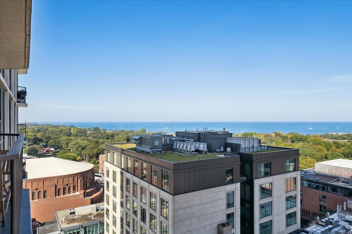 Chicago, Illinois 60610, United States, 1 Bedroom Bedrooms, ,1 BathroomBathrooms,Residential,Active,215988
