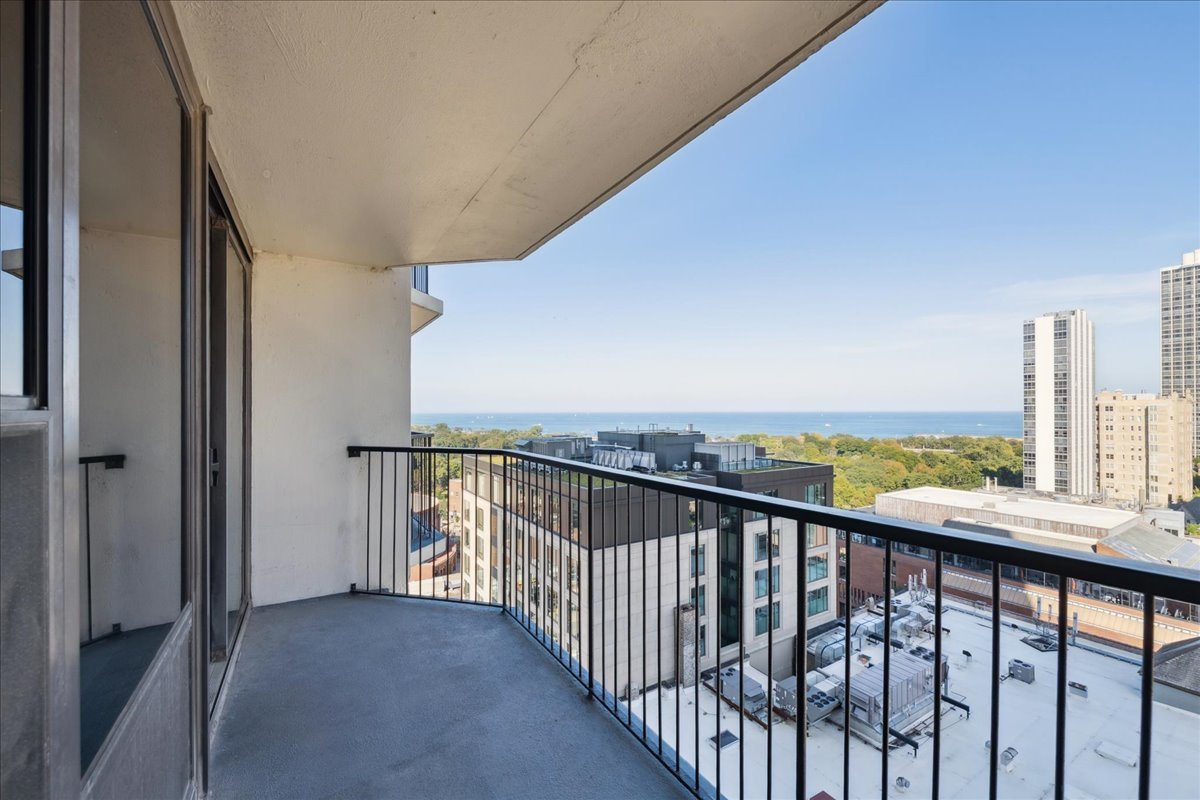 Chicago, Illinois 60610, United States, 1 Bedroom Bedrooms, ,1 BathroomBathrooms,Residential,Active,215988