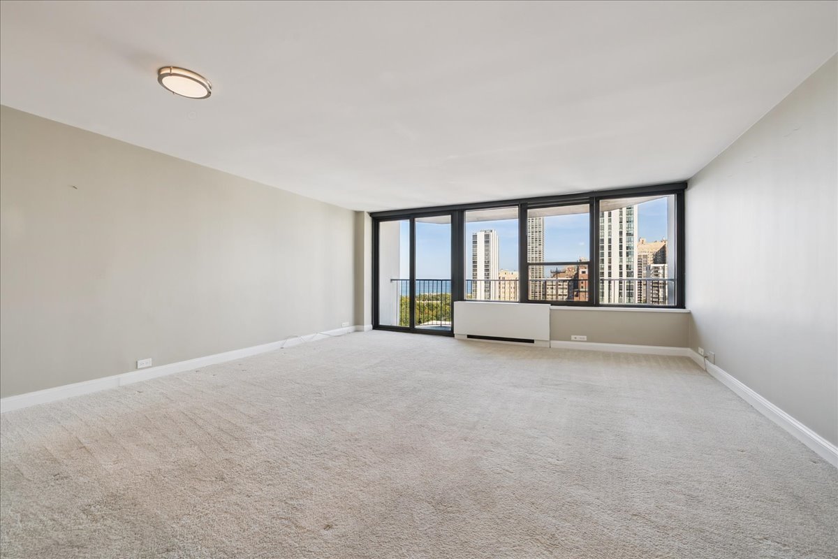 Chicago, Illinois 60610, United States, 1 Bedroom Bedrooms, ,1 BathroomBathrooms,Residential,Active,215988