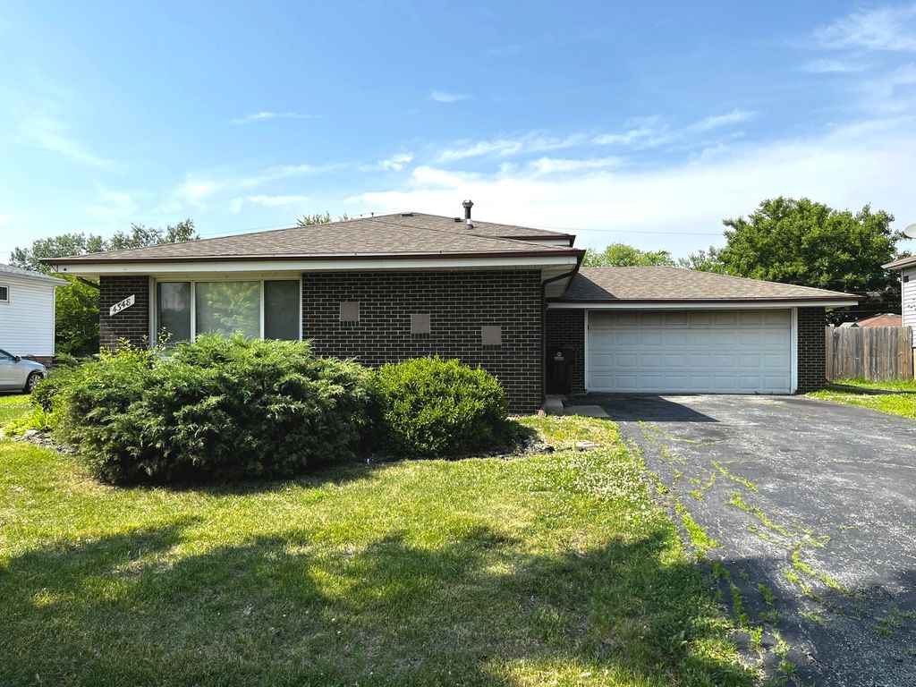 Photo for 4348 Mann Street, Oak Forest, IL 60452 (MLS # 12498383)