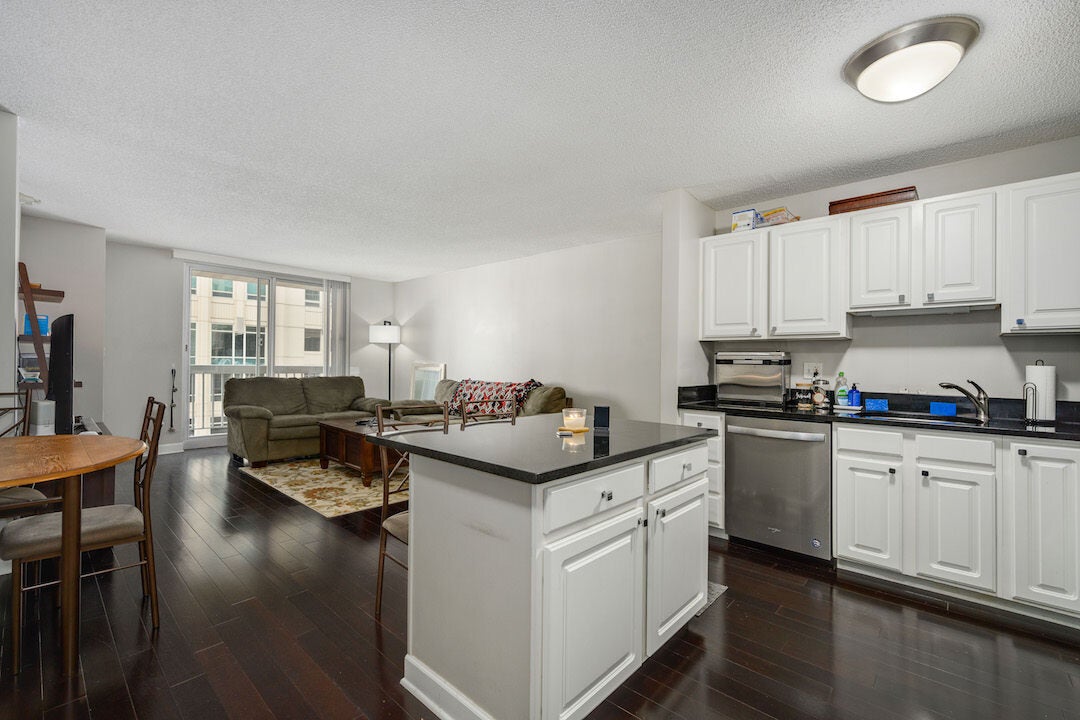545 N Dearborn Street 1103