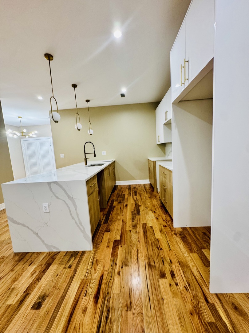 155 N La Crosse Avenue