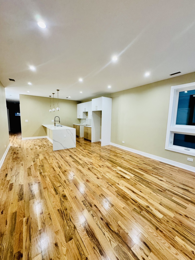 155 N La Crosse Avenue