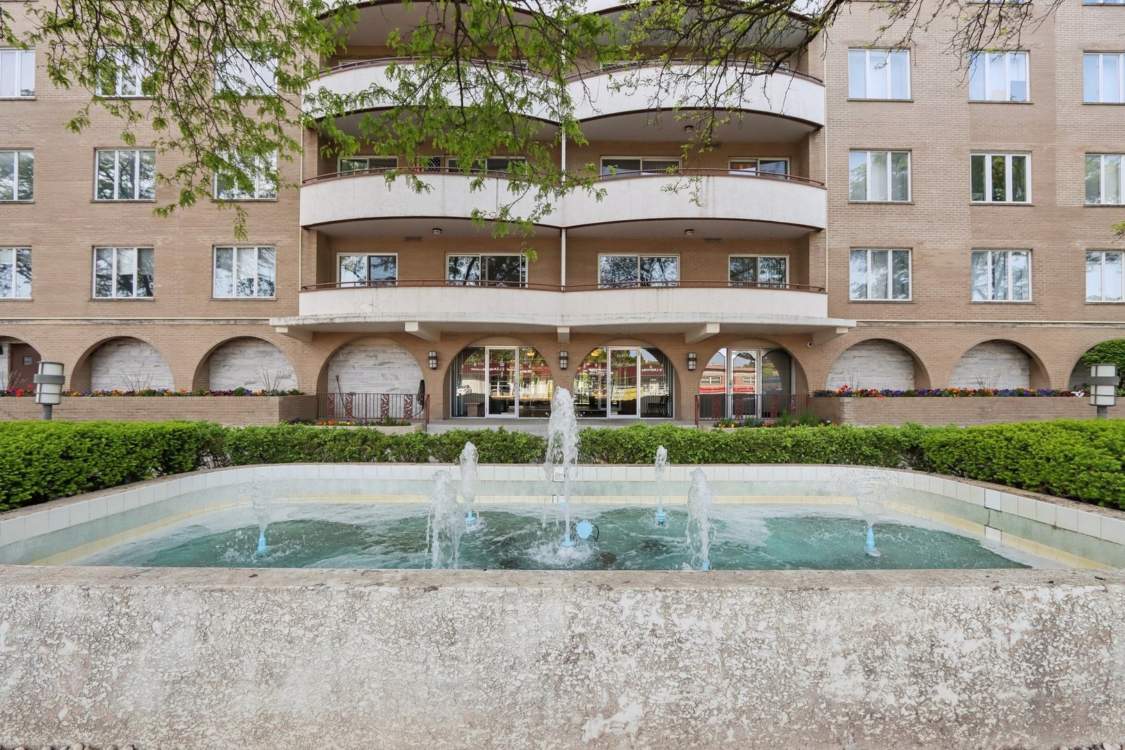 6400 N Cicero Avenue 404