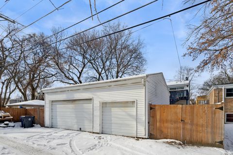Tiny photo for 1811 Hartrey Avenue, Evanston, IL 60201 (MLS # 12552792)