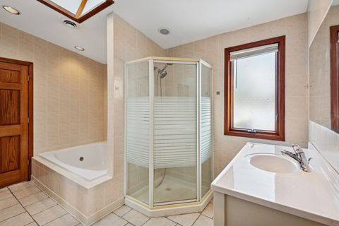 Tiny photo for 1811 Hartrey Avenue, Evanston, IL 60201 (MLS # 12552792)