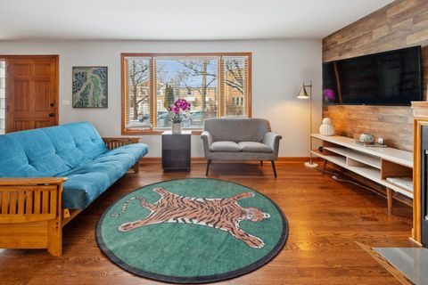 Tiny photo for 1811 Hartrey Avenue, Evanston, IL 60201 (MLS # 12552792)