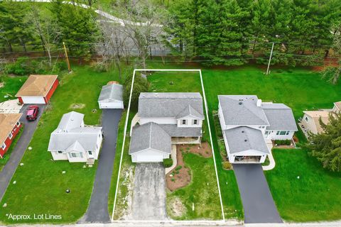 Tiny photo for Oakwood Hills, IL 60013 (MLS # 12609553)