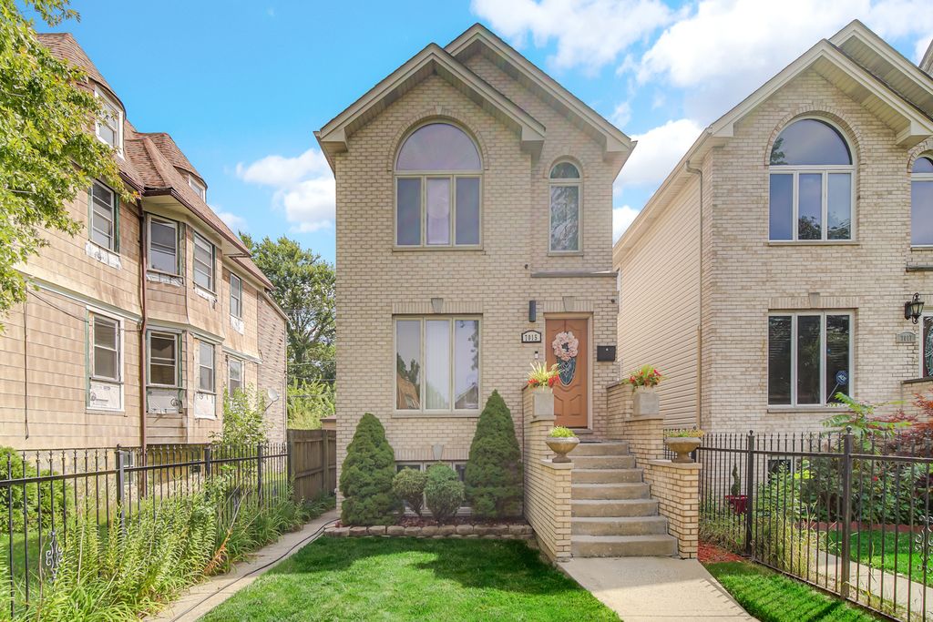 Photo for 7015 S Indiana Avenue, Chicago, IL 60637 (MLS # 12466709)