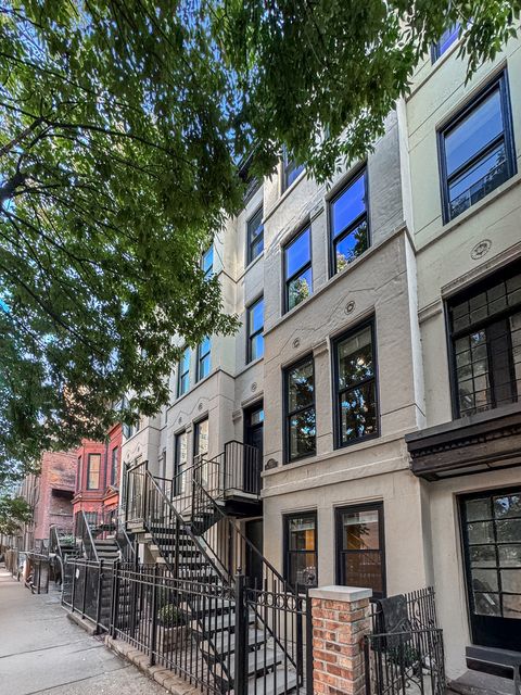 Photo of 347 W Belden Avenue, Chicago, IL 60614 (MLS # 12459168)