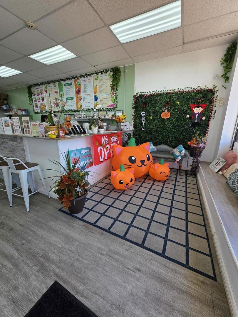 4735 N Cumberland Avenue