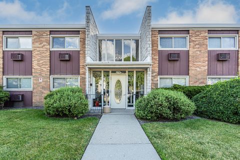 Photo of 120A Collen Drive #105, Lombard, IL 60148 (MLS # 12497291) Photo of 120A Collen Drive #105, Lombard, IL 60148 (MLS # 12497291)