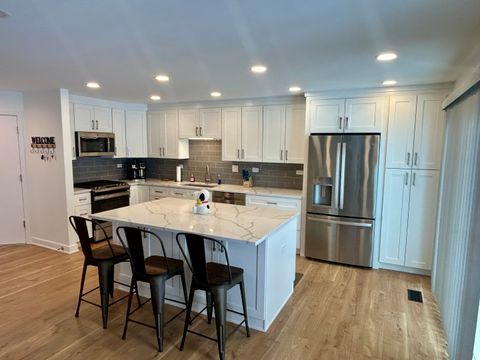 Tiny photo for 1229 Ballantrae Place #A, Mundelein, IL 60060 (MLS # 12592814)