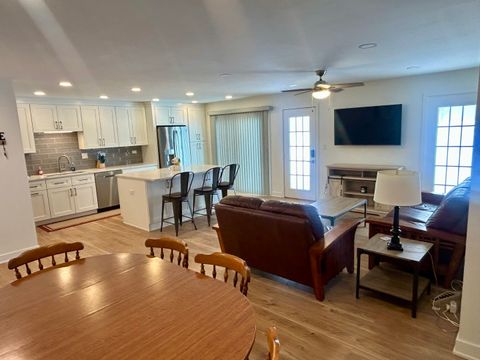 Tiny photo for 1229 Ballantrae Place #A, Mundelein, IL 60060 (MLS # 12592814)