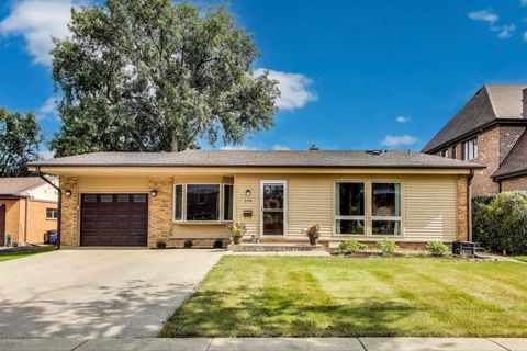 Photo of 279 S Poplar Avenue, Elmhurst, IL 60126 (MLS # 12472072)