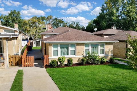 Tiny photo for 3836 W Estes Avenue, Lincolnwood, IL 60712 (MLS # 12573996)