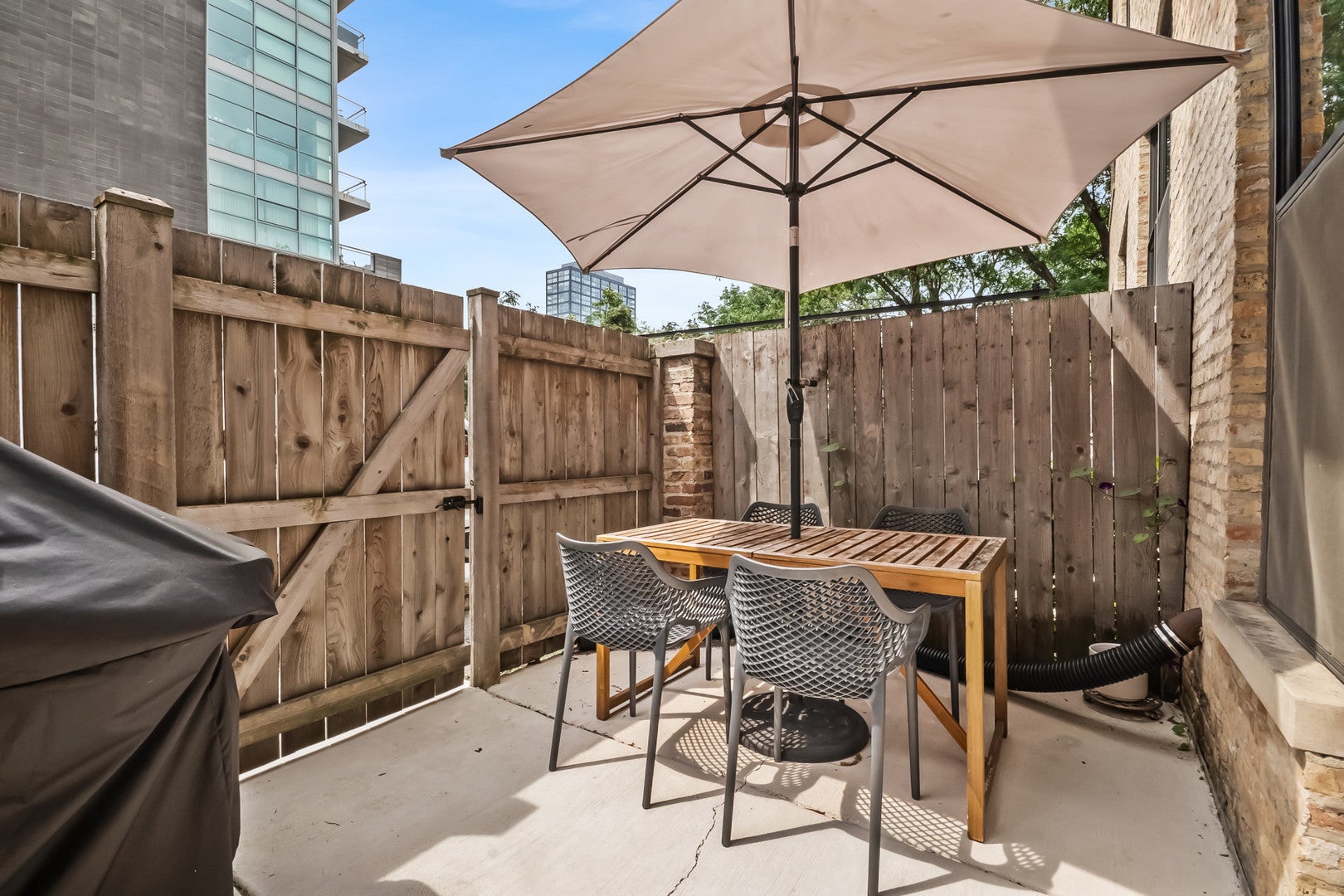 203 S Sangamon Street 110