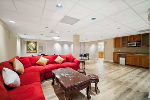 Tiny photo for 857 COUNTRY CLUB Lane, Northbrook, IL 60062 (MLS # 12479886)