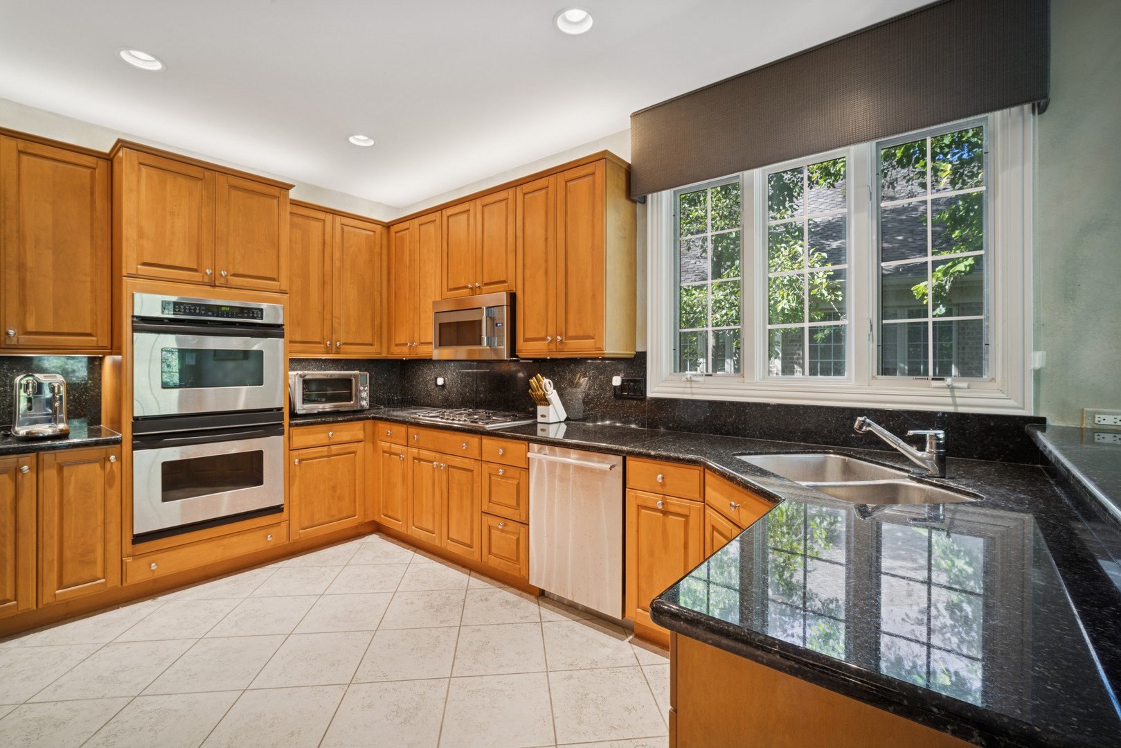 857 COUNTRY CLUB Lane