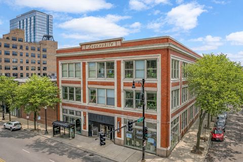 Photo of 2000 S Michigan Avenue #210, Chicago, IL 60616 (MLS # 12618578)