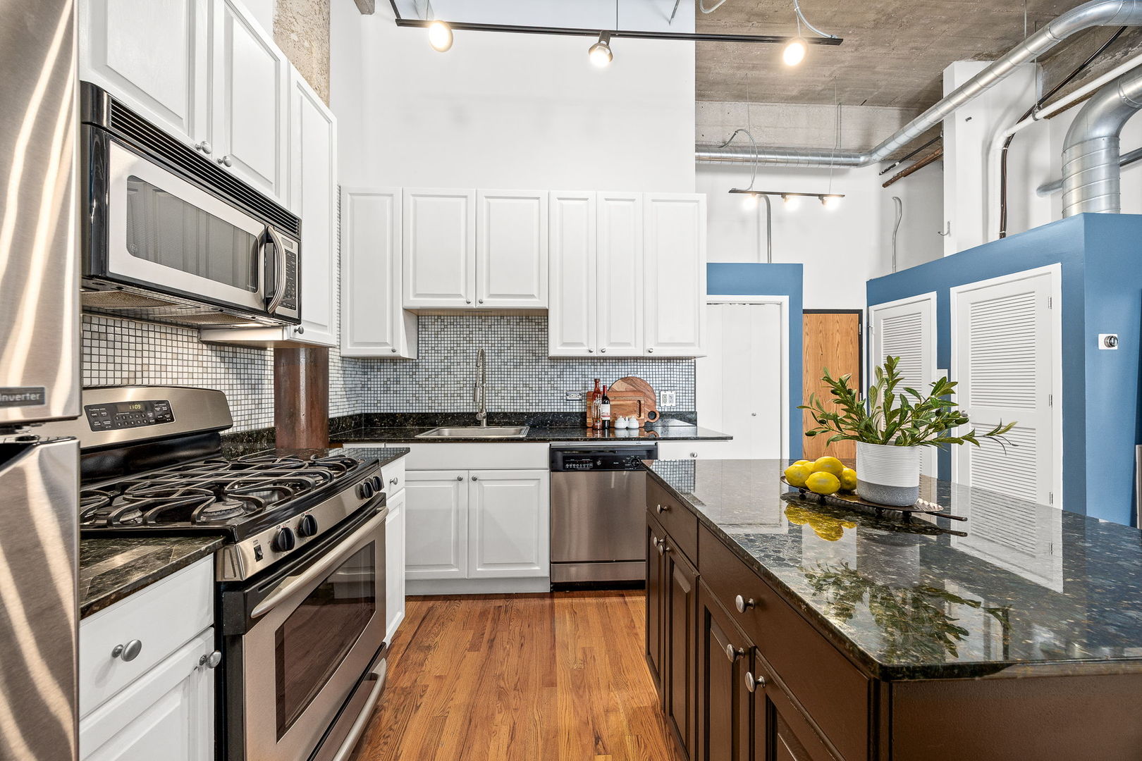 2000 S Michigan Avenue 210