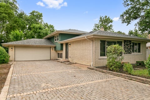 Photo of 6833 W 127TH Street, Palos Heights, IL 60463 (MLS # 12769025)
