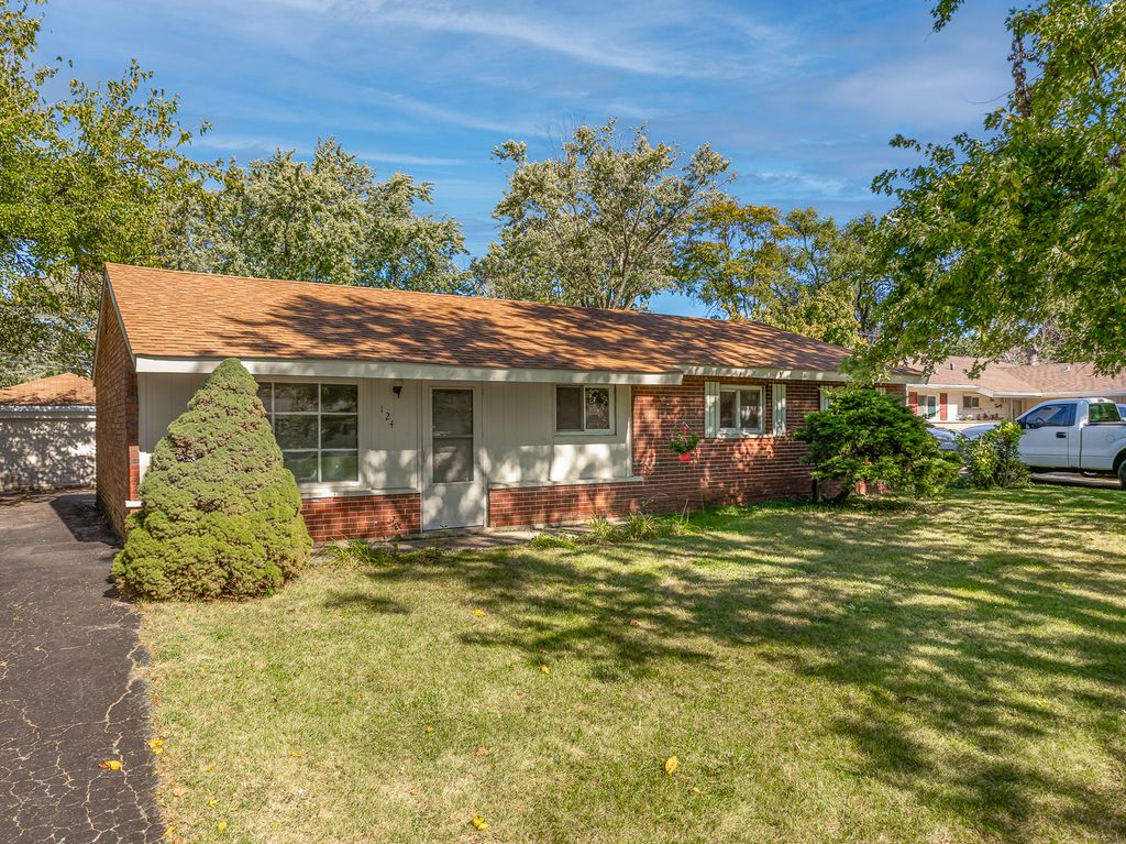 Photo for 124 Delmar Drive, Bolingbrook, IL 60440 (MLS # 12501256)