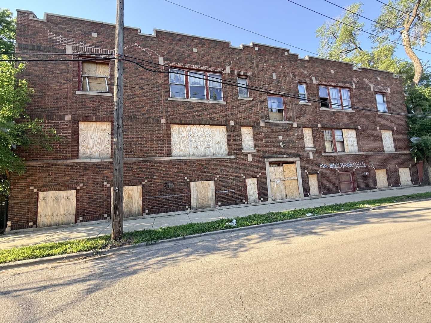Photo 1 of 32 — 401 N Leamington Avenue, Chicago, IL 60644