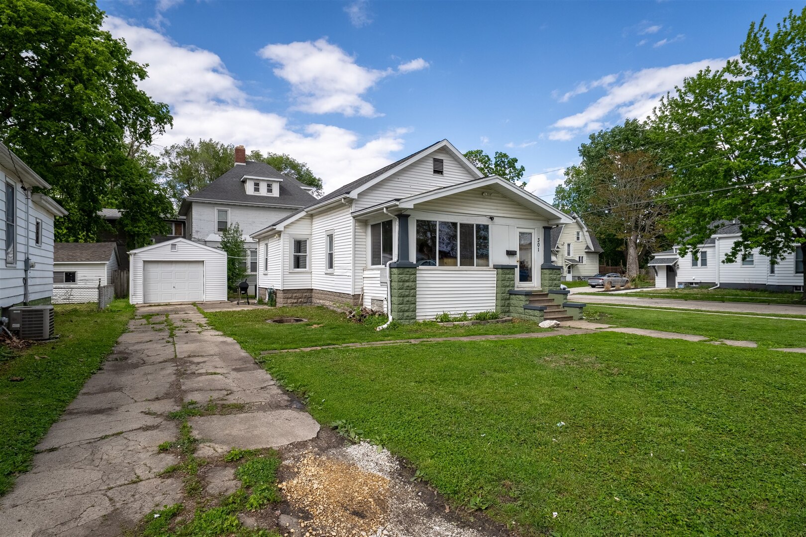 301 W Graham Street