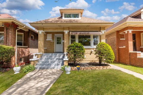 Photo of 8109 S Marquette Avenue, Chicago, IL 60617 (MLS # 12575710)