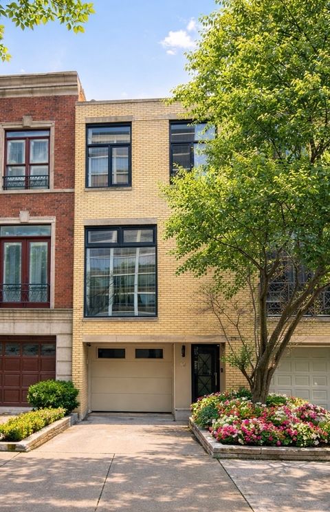 Photo of 65 W Schiller Street, Chicago, IL 60610 (MLS # 12581289)