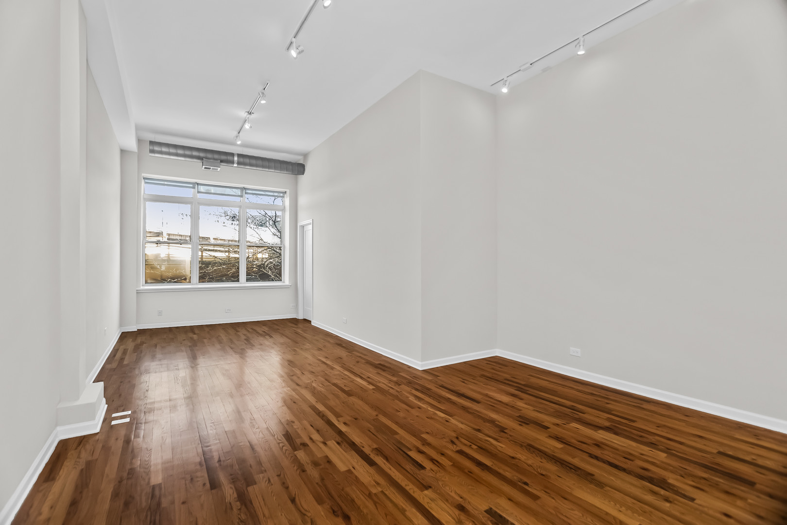 1542 N DAMEN Avenue 204