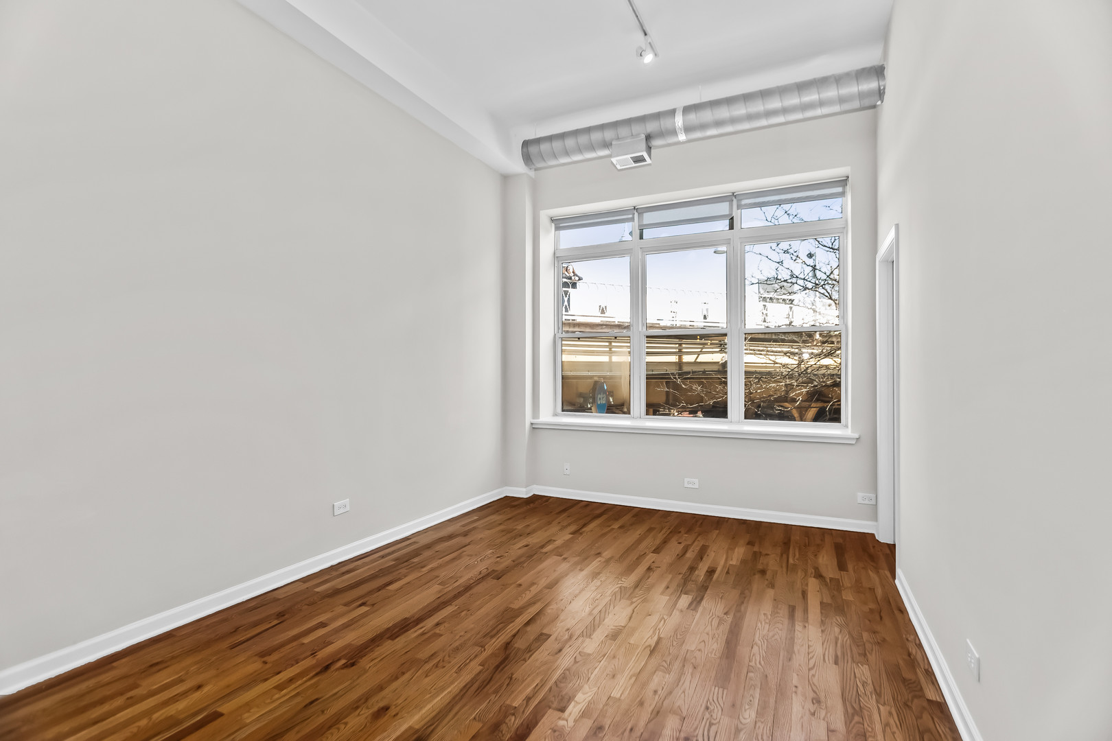 1542 N DAMEN Avenue 204