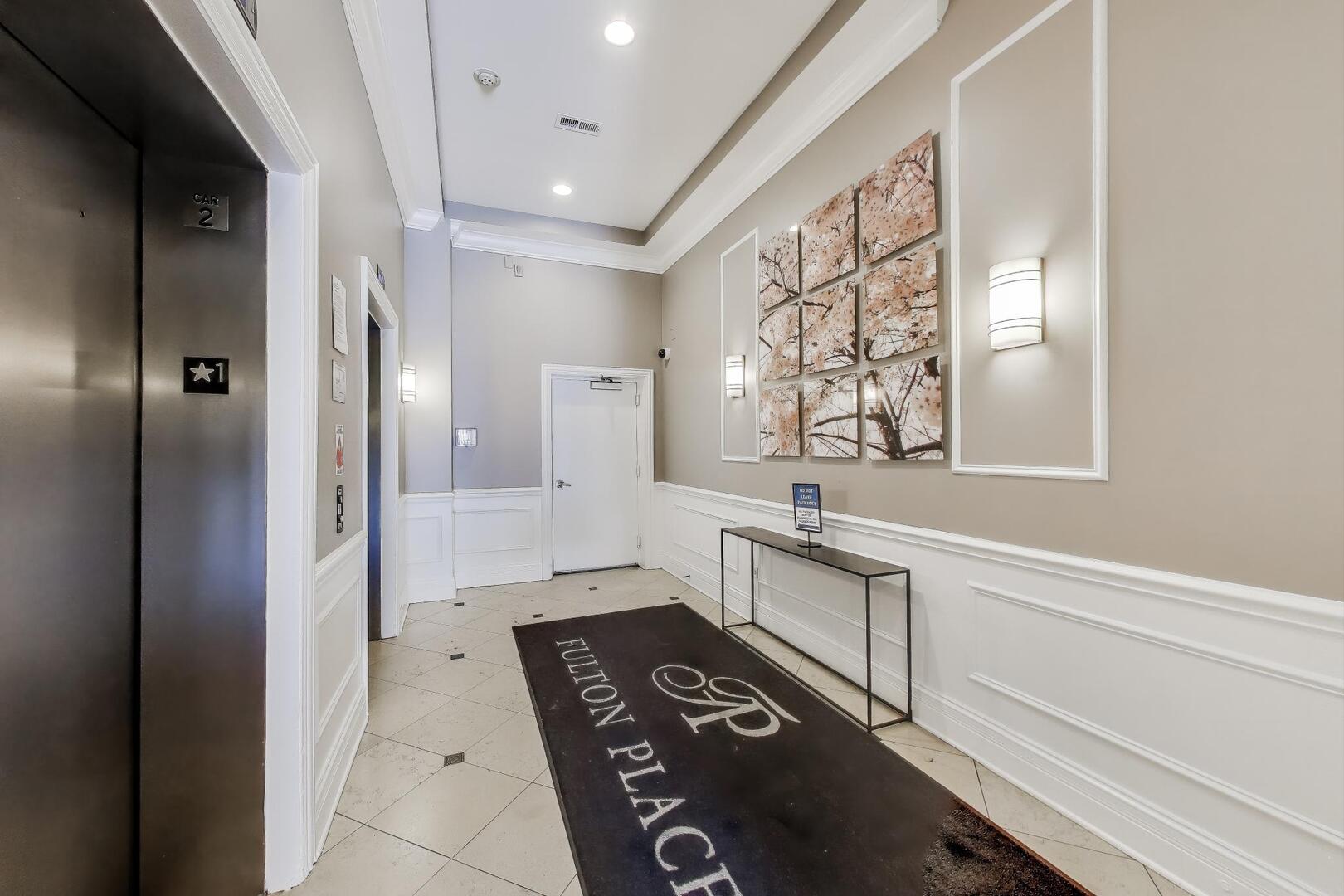 657 W FULTON Street 404