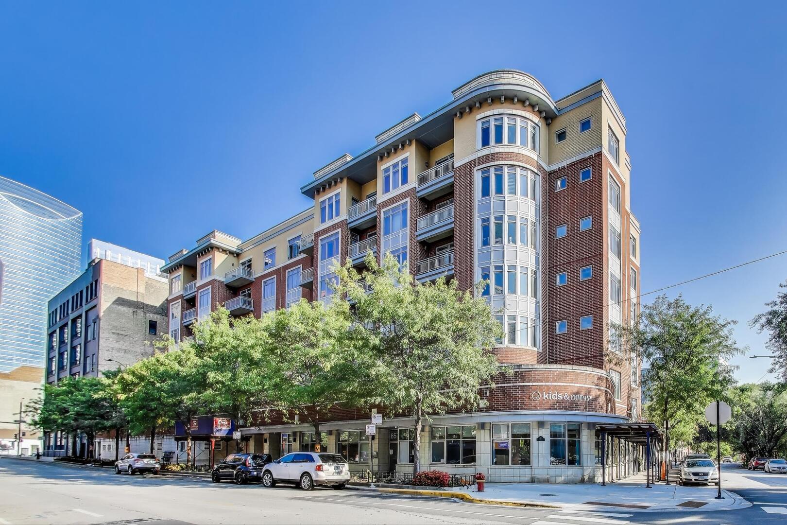 657 W FULTON Street 404