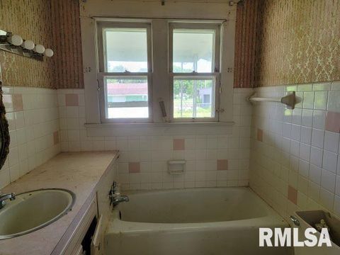 Tiny photo for 501 S DEAN Street, Royalton, IL 62983 (MLS # EB458676)