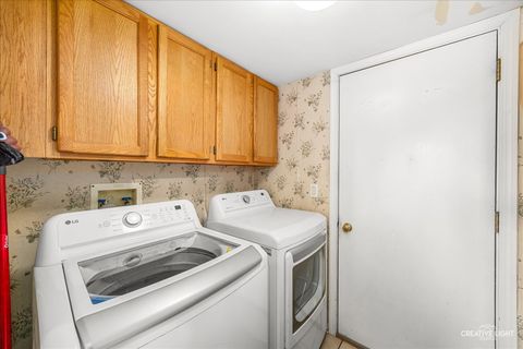 Tiny photo for 2921 Brisbane Drive, Lake In The Hills, IL 60156 (MLS # 12626144)