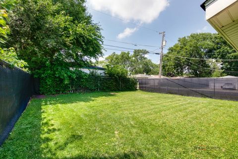 Tiny photo for 70 N Ridgemoor Avenue, Mundelein, IL 60060 (MLS # 12480082)