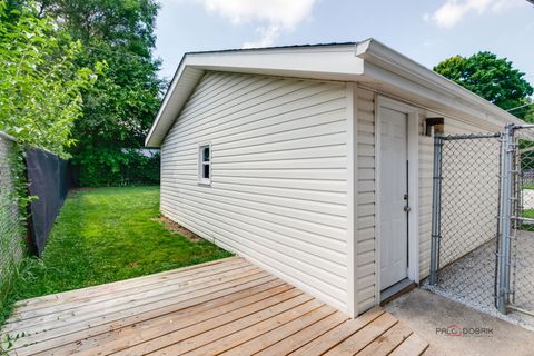 Tiny photo for 70 N Ridgemoor Avenue, Mundelein, IL 60060 (MLS # 12480082)