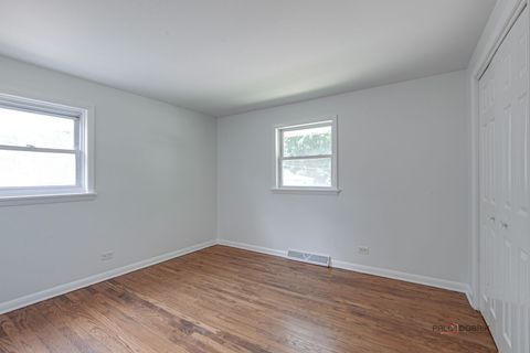 Tiny photo for 70 N Ridgemoor Avenue, Mundelein, IL 60060 (MLS # 12480082)