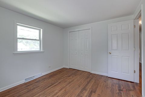 Tiny photo for 70 N Ridgemoor Avenue, Mundelein, IL 60060 (MLS # 12480082)