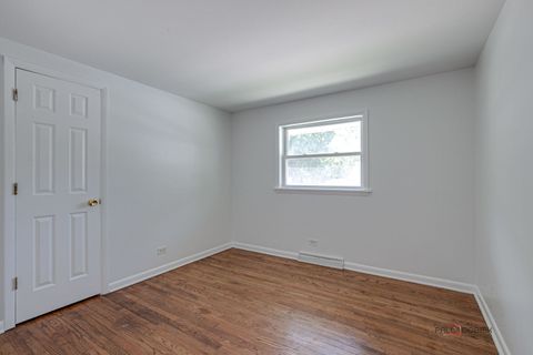 Tiny photo for 70 N Ridgemoor Avenue, Mundelein, IL 60060 (MLS # 12480082)