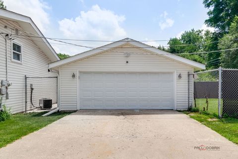 Tiny photo for 70 N Ridgemoor Avenue, Mundelein, IL 60060 (MLS # 12480082)