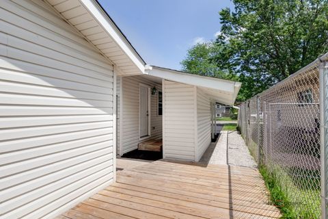 Tiny photo for 70 N Ridgemoor Avenue, Mundelein, IL 60060 (MLS # 12480082)