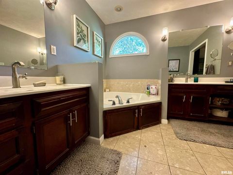 Tiny photo for 1801 COLONIAL Drive, Marion, IL 62959 (MLS # EB460134)