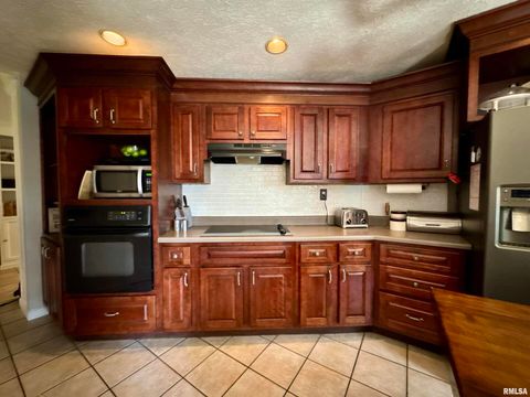 Tiny photo for 1801 COLONIAL Drive, Marion, IL 62959 (MLS # EB460134)